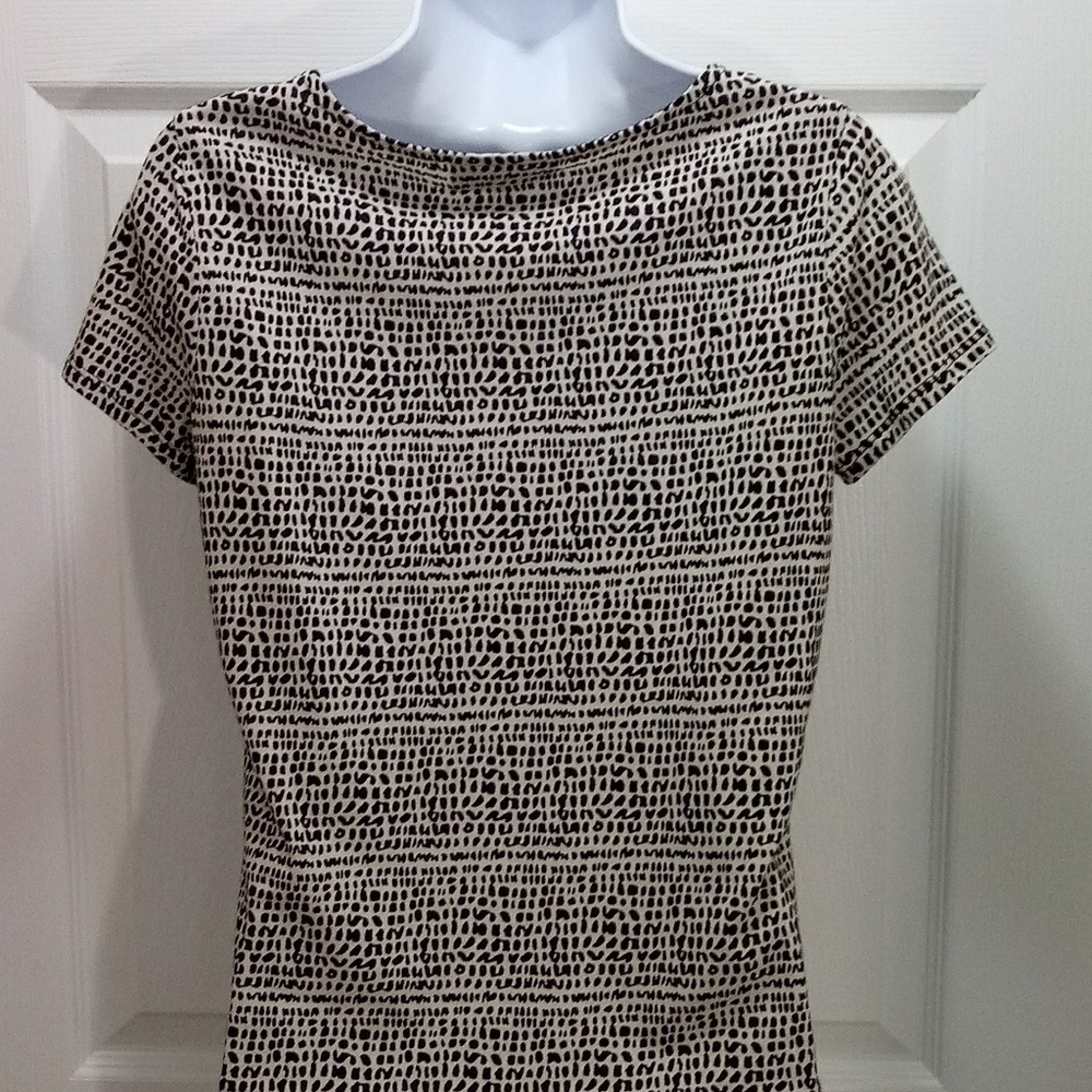 Dana Buchman V-neck Top with gathering - Picture 3 of 6